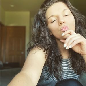 Meet your Posher, Jolee